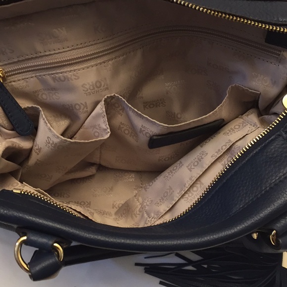 MK Navy Large Megan Satchel - Picture 6 of 8